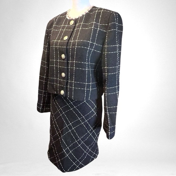 Vince Camuto
Women's Button Front Tweed Jacket Medium & Tweed Short Skirt Sz 6 - Picture 6 of 9